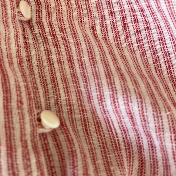 Beautiful top - Picture 2 of 4